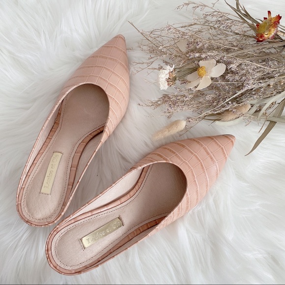 Louise et Cie Karas Pointed Toe Mule Pump - Picture 4 of 8